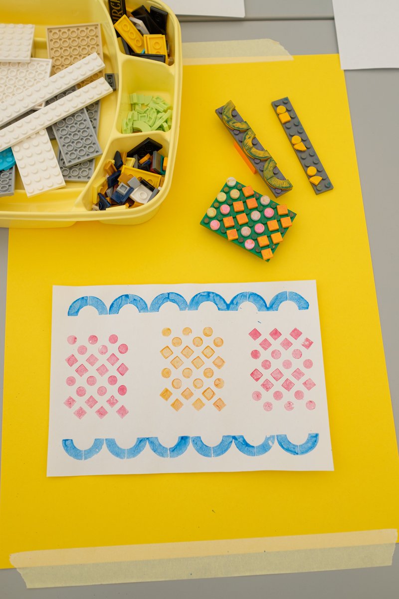 TinkeringStudio's tweet photo. An eclectic day 2 at the @Ecsite conference: as a community we tinkered with chlorophyll plant prints, using LEGO dots for patterning, and AI-driven @strawbees constructions. We ended connecting our thoughts while making a @sumiinkclub drawing. #MAKEecsite #ECSITE2022 https://t.co/oi5YAGfcrx