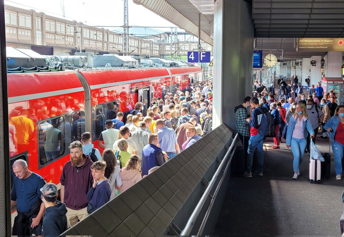 Das #9EuroTicket ist eine politische Meisterleistung....<a href="/DB_Bahn/">Deutsche Bahn Personenverkehr</a> jetzt entsteht die Nachfrage die benötigt wurde... #Klimakatastrophe