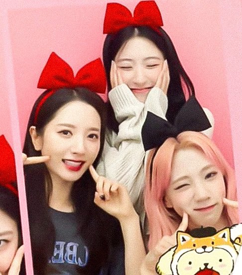 esbbofilm's tweet photo. - the cutest family :-) 

🤍🐶🐰🐿

#은서 #EUNSEO #보나 #BONA
#여름 #YEOREUM https://t.co/7ZR5F1TiGB