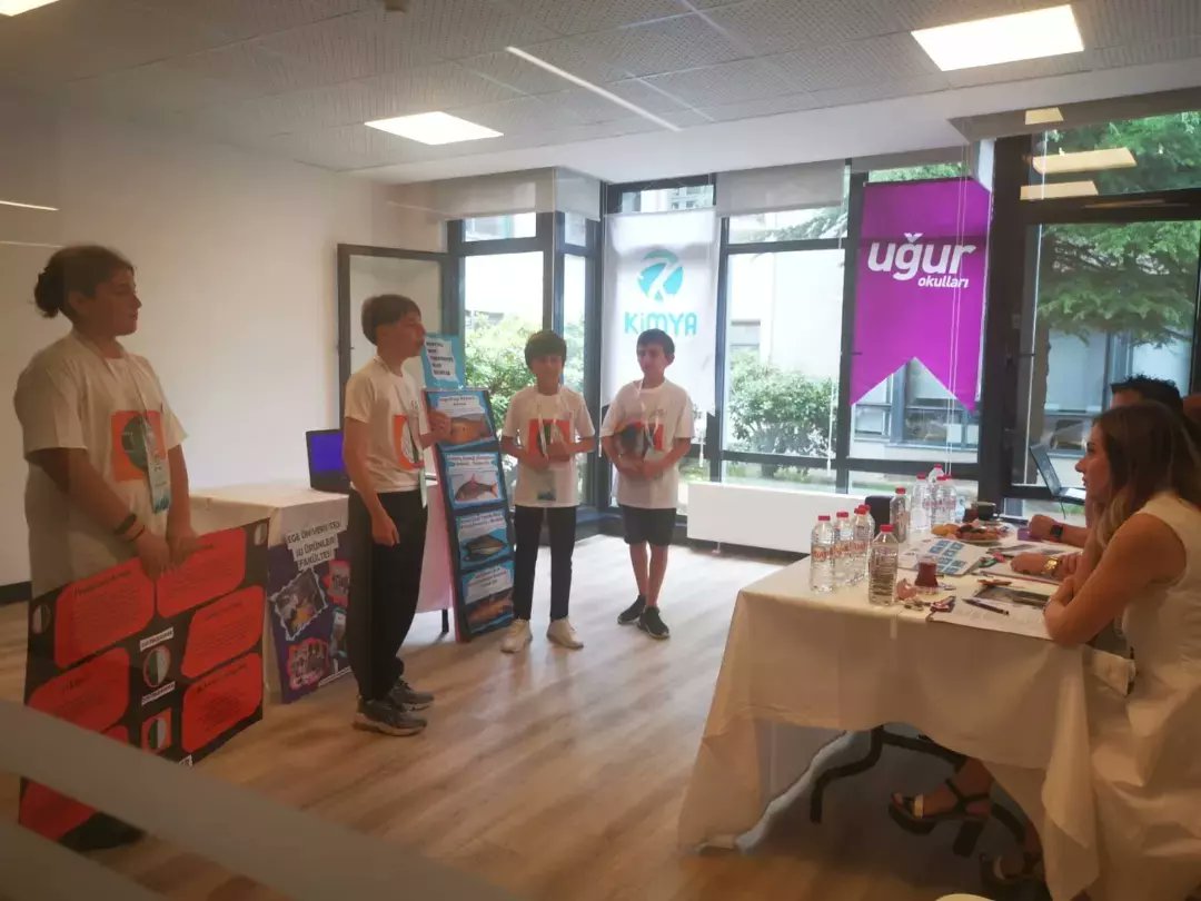 UOGaziemir's tweet photo. #UMakerFest takımlarımız #nani ve #dijitalzihinler juri sunumlarını gerçekleştiriyorlar. Öğrencilerimize başarılar diliyoruz. 😍🤖🙏
#UğurOkulları
#UğurKodluyor https://t.co/KWuTlMjS2d