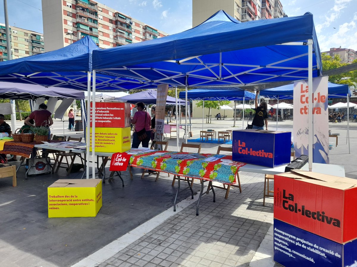 La_Collectiva's tweet photo. Avui toca #31FestadelSol en #Bellvitge organitzada per @lasaboga #ecologia #sostenibilitat amb taller compostatge, d'història #CICdB de @lafundicio, llibres cedits per la @BiblioBellvitge, estands de la @xeslh @avvibellvitge, xerrades i... https://t.co/6Po0ByeaxM