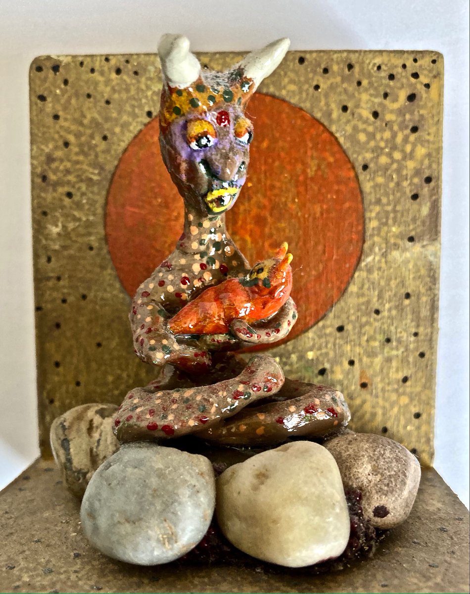 Valgal1428's tweet photo. Mad Donna &amp; 'bub, fun 'little demons' sculpture, multi-media (model magic, wire, stones, wood, acrylic paint, toothpicks:) #dioramas #valpotrzuskiart #valpotrzuskidioramas #littledemons #artcomedy #funart #fantasyart #sculpture #multimediaart https://t.co/YP46D9Ule9
