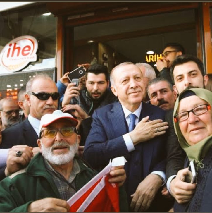 <a href="/RTErdogan/">Recep Tayyip Erdoğan</a> ne kadar egosu yok ise ,siz o kadar egolusunuz.O küçüldükçe, siz millete yukardan bakıp şov yapiyorsunuz.Lütfen artik sırtından inin.
<a href="/RTErdogan/">Recep Tayyip Erdoğan</a> olmasa siz bir hiçsiniz.