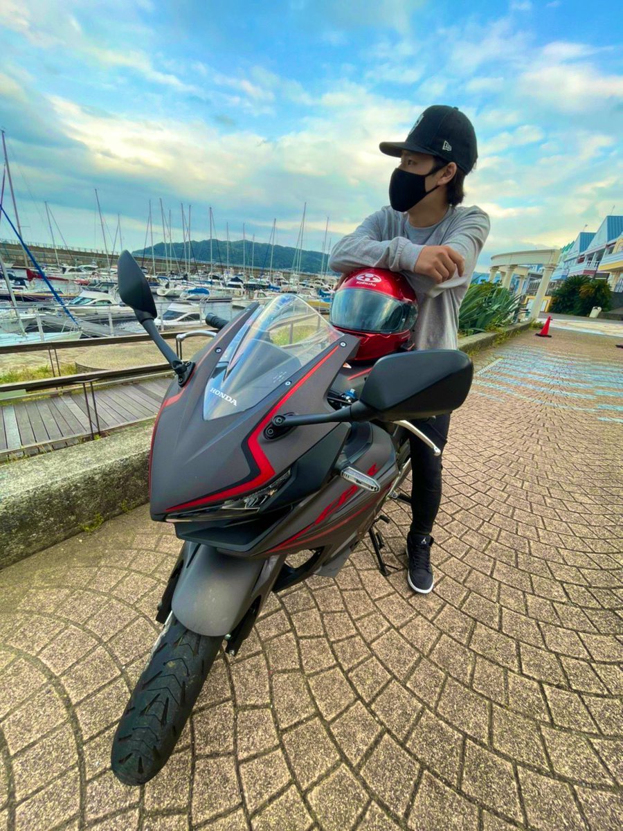 Vik_abi's tweet photo. 伊東マリンタウンにて
#静岡県
#伊東市
#伊東マリンタウン
#バイク
#CBR400R
#ツーリング
#漁師めし
#漁師の母ちゃん汁 https://t.co/JtorSFLJvc