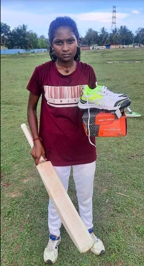 thiruthiruK's tweet photo. Sathasivam Kalayarasi, an O/L student from KN/St. Theresa Ladies College Kilinochchi got selected to play in under 19 Sri Lanka Women's National Cricket Team 

@KumarSanga2 
#Cricket  #SriLankaWomenNationalCricketTeam #LKA #SriLanka https://t.co/2RxOL2QIg7