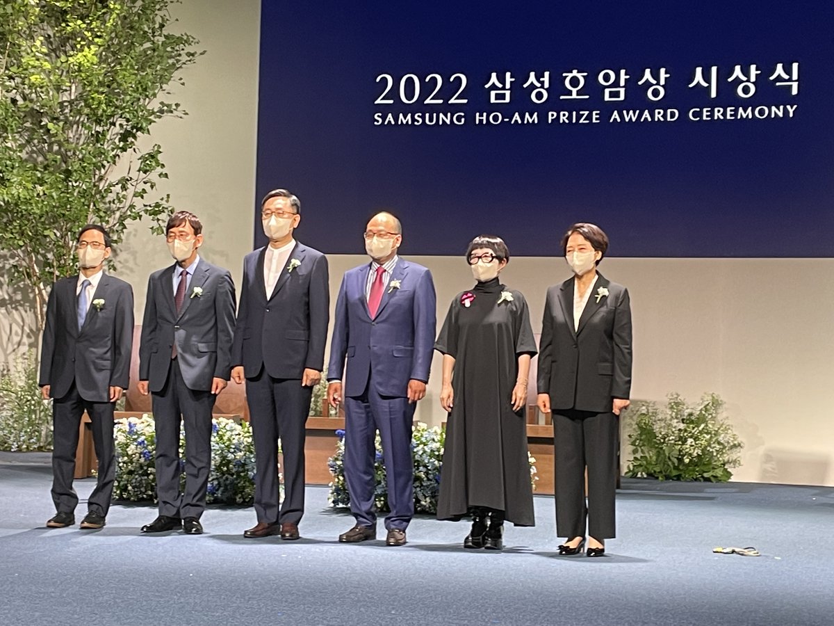 J. Keith Joung (@jkeithjoung) on Twitter photo Incredibly honored to accept the Samsung Ho-Am Prize in Medicine earlier this week in Seoul. I am very grateful to all previous and current members of the <a href="/JoungLab/">The Joung Lab</a> and our collaborators for all of their work & contributions to the gene editing work recognized by this award. 1/3 Incredibly honored to accept the Samsung Ho-Am Prize in Medicine earlier this week in Seoul. I am very grateful to all previous and current members of the <a href="/JoungLab/">The Joung Lab</a> and our collaborators for all of their work & contributions to the gene editing work recognized by this award. 1/3