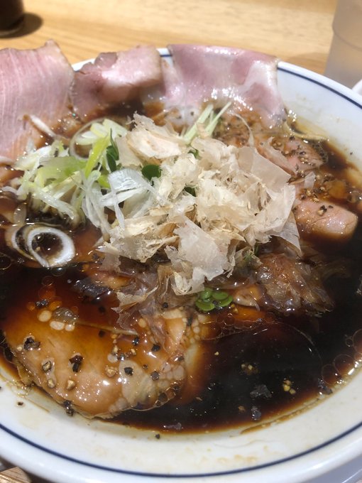 大阪難波の「らーめん鱗」の醤油ラーメン食べました、うまー♪ 
