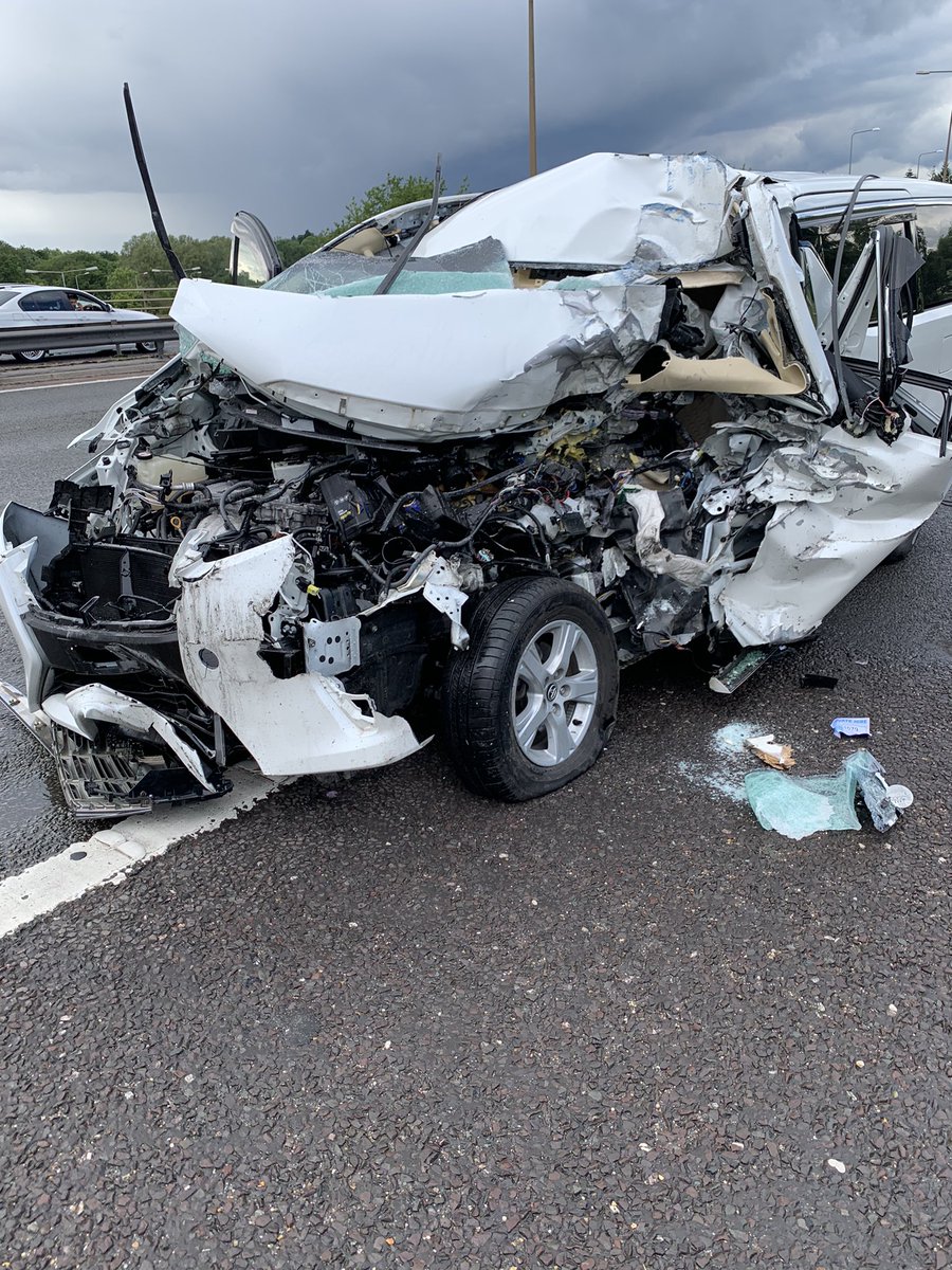 FireGerrardsX's tweet photo. A recent incident on the #M25 attended by crews at Gerrards Cross. Miraculously there were no serious injuries.
⠀
RTC’s are the most common incident type around GX. Please drive safely!
⠀
Come and visit us on #GerrardsCross common for #PicnicinthePark today 🚒 @Bucksfire https://t.co/xqcD9ld0YT