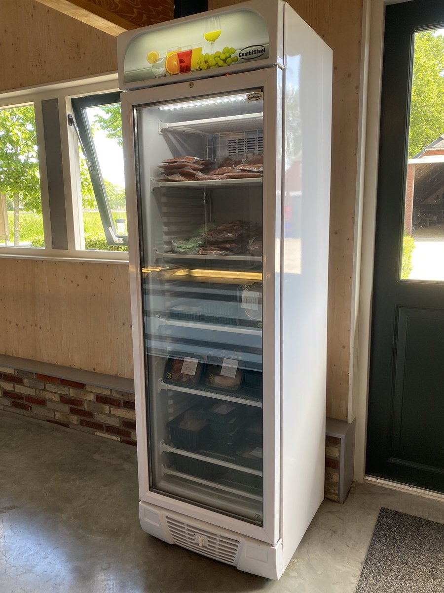 WbOnstaheerd's tweet photo. Klusser de klus ⚒🪚. Onze boerderijwinkel krijgt een andere indeling! Zo staat er sinds deze week een goed gevulde nieuwe vriezer met bio lamsvlees en bio kip👌🏻. Vandaag geopend van 10:00 tot 16:00 uur. Meer info over ons Reitdiepvlees 👇🏼

https://t.co/gV8EMyhpuO https://t.co/ku2i2sHGIO