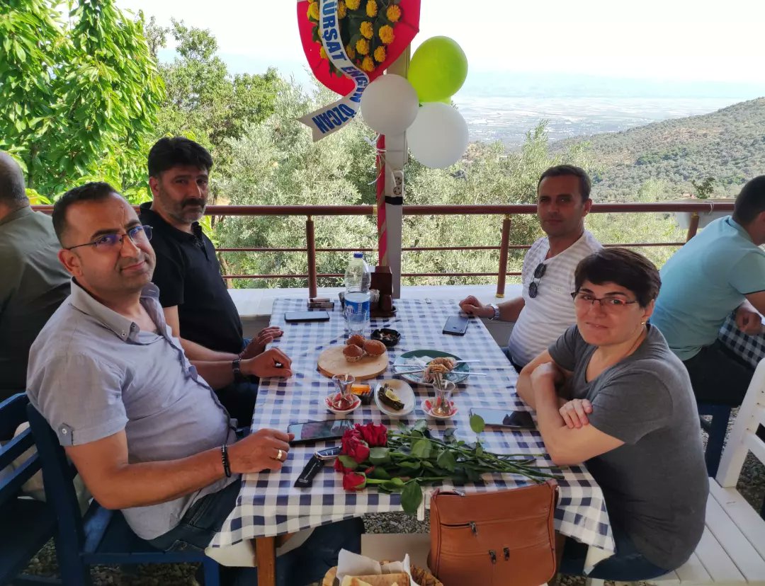 KadNazilli's tweet photo. İlçe Başkanımız Serdar Alptekin ve yönetimi, Kadın Kolları Başkanımız Nilgün Aktaş ve yönetici arkadaşlarımızla birlikte Metin Can'ın sahibi olduğu Zeytane Köy Sofrası'nın açılışına katılım sağladık. Hayırlı olmasını dileriz.
#chpnazilli #chpnazillikadınkolları https://t.co/kITESJx9SH