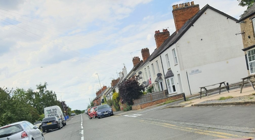 mrpotholeuk's tweet photo. @WestNorthants @NNHighways Banbury Rd Brackley #HalfaJob fresh white lines and junctions painted. Yellow Bus Stops painted so why leave double yellow lines untouched? @CllrPhilLarratt @Cllrbagotwebb https://t.co/8OEmJVrcrO