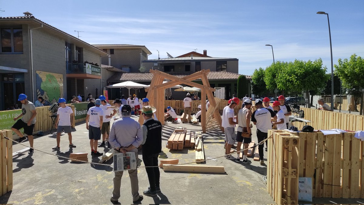 🟢 L'activitat continua a #Firhàbitat amb la zona d'expositors, exhibicions i tallers.

👋 Consulta la programació a firhabitat.com