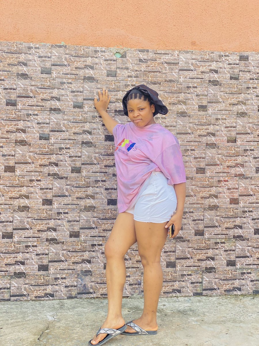dera_simple's tweet photo. Serving skin 💕and legs ❤️❤️#simpledera https://t.co/0nDmc2hhnV