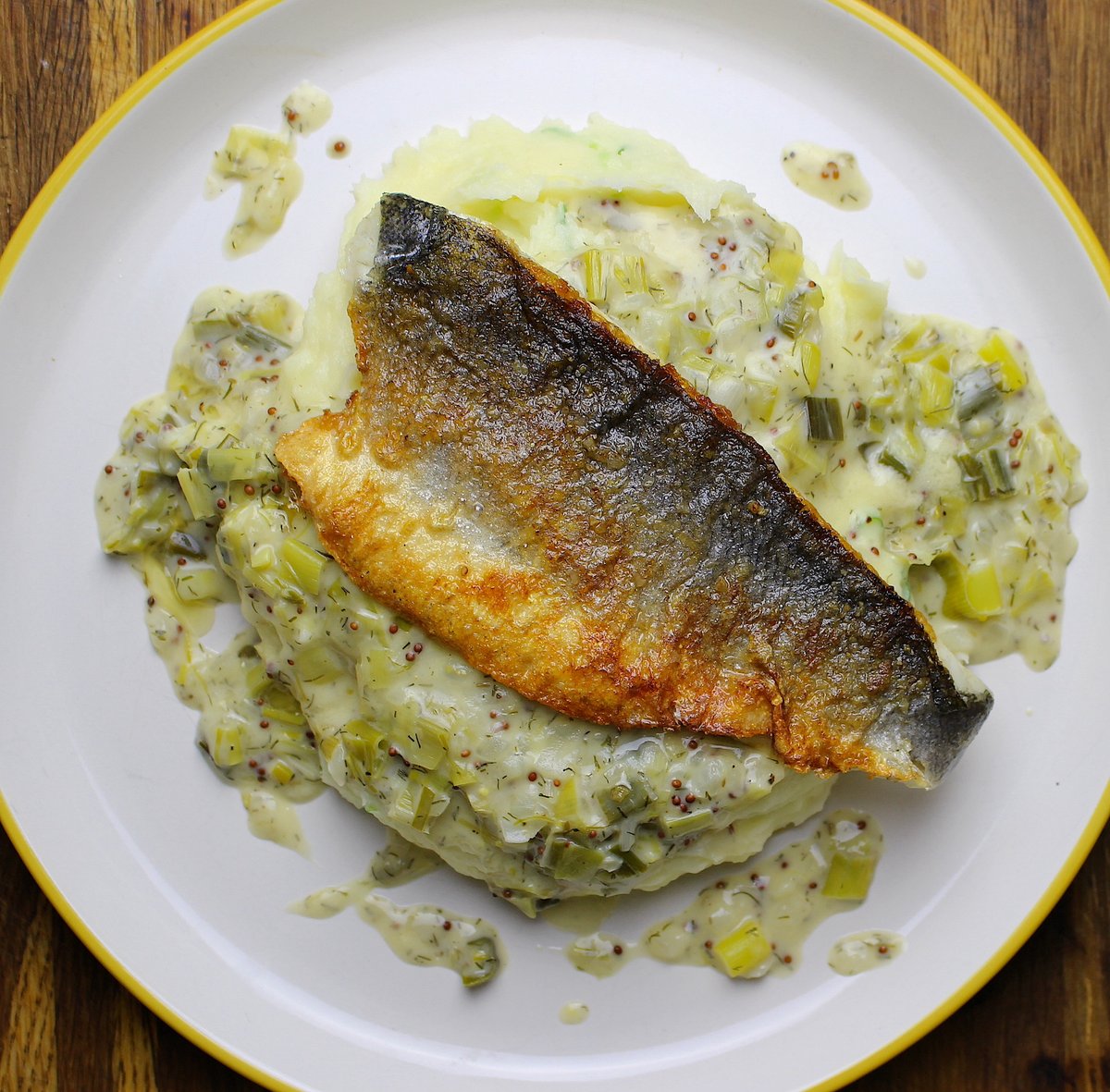 BwydSirGarFood's tweet photo. Fish “Pie” Pan-Fried Sea Bass, Leek and Welsh Cheddar Sauce, Spring Onion Mustard Mash
https://t.co/VFBkBcfkjj
#swper #swperbox #recipebox #foodbox #cardigan #lampeter #llandeilo #ammanford #narberth #swansea #carmarthenshire #pembrokeshire #cardiff #aberystwyth #newport #london https://t.co/y5gaRMCGfD
