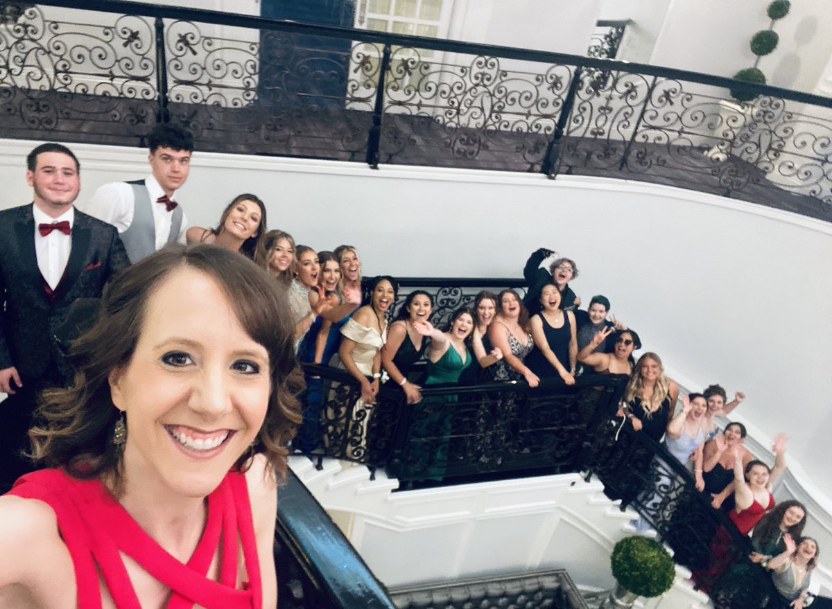 historynerdHHS's tweet photo. Love these people 🥰 Humanities ‘22 @scholarscenter @MsJenner https://t.co/sbumUb72Ea