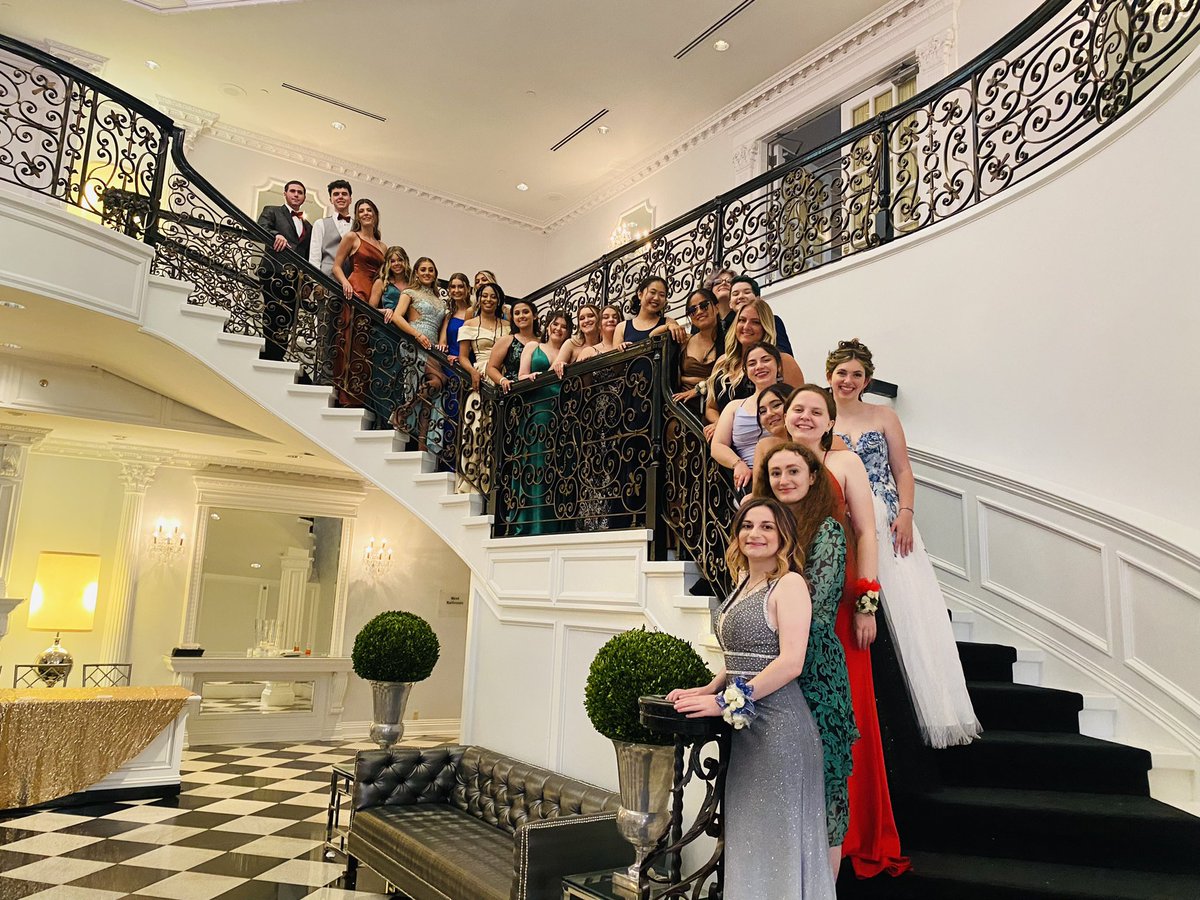 Love these people 🥰 Humanities ‘22 <a href="/scholarscenter/">HHS Humanities</a> <a href="/MsJenner/">Kristine Jenner</a>