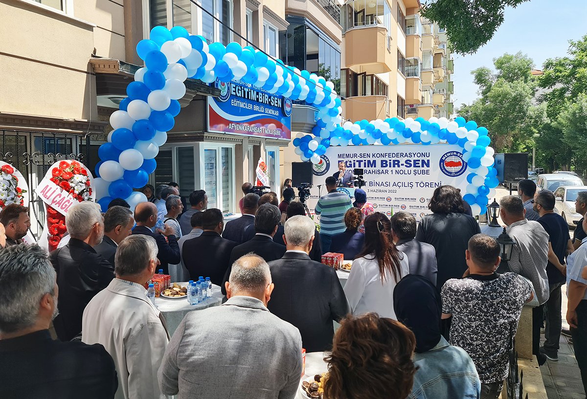 “Sabit Gelirlilerin Korunması Gerek”

Memur-Sen Genel Başkanı <a href="/_aliyalcin_/">Ali YALÇIN</a>, Afyonkarahisar’da Eğitim-Bir-Sen şube binası açılış törenine katıldı. 

📎 memursen.org.tr/yalcin-ortaya-…