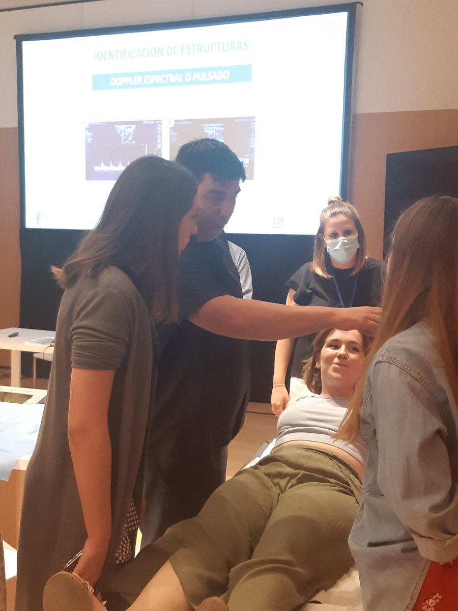 Practicando Pediatría,@AEEP, <a href="/GRAVEped/">EIAVped</a> gracias a <a href="/moredae/">moredae</a> y <a href="/PatriLuna2017/">PatriciaLuna</a> por invitarme hoy al taller de acceso vascular ecoguiado. ¡ Muy TOP!