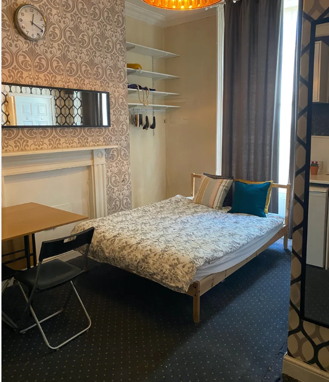 eoghanymurphy's tweet photo. €1,560 a month for this bedsit in Sherrard Street in Dublin 1 https://t.co/pUl52wlkNV