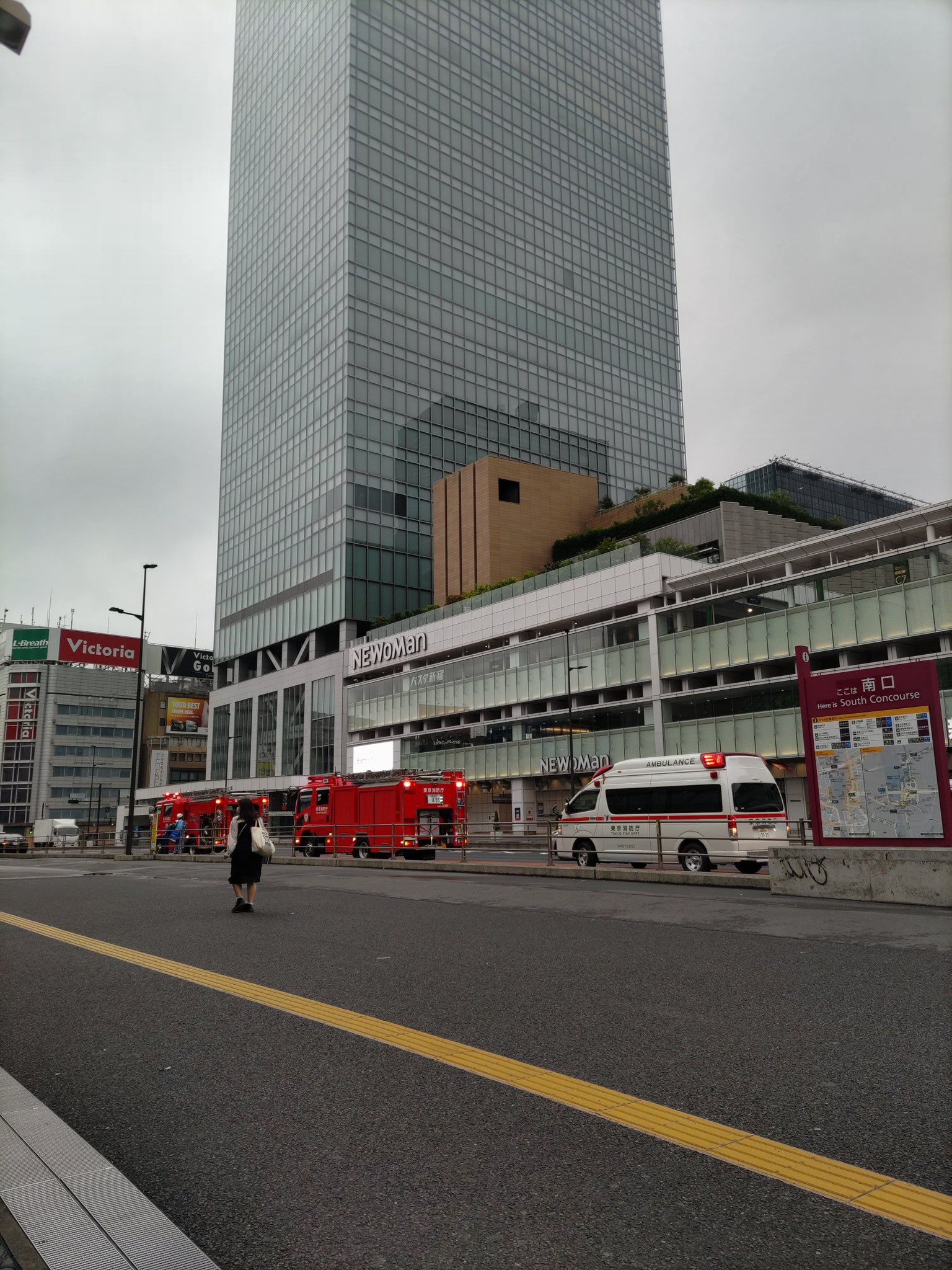 ふりふり ab 夜行バスで新宿着 大量の消防車に迎えられる Pharfaite Sc T Co Qh8dfywqzf Twitter