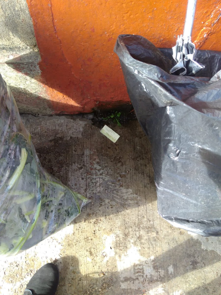 enochdez's tweet photo. Vecinos de la zona del mercado público José Castillo Tielemans en #SanCristobal denuncian varias fugas de agua sobre la calle Lázaro Cárdenas por lo que hacen un llamado al personal de #Sapam para que acudan a repararlas y evitar el desperdicio del líquido vital. https://t.co/MkKP2qIkFY