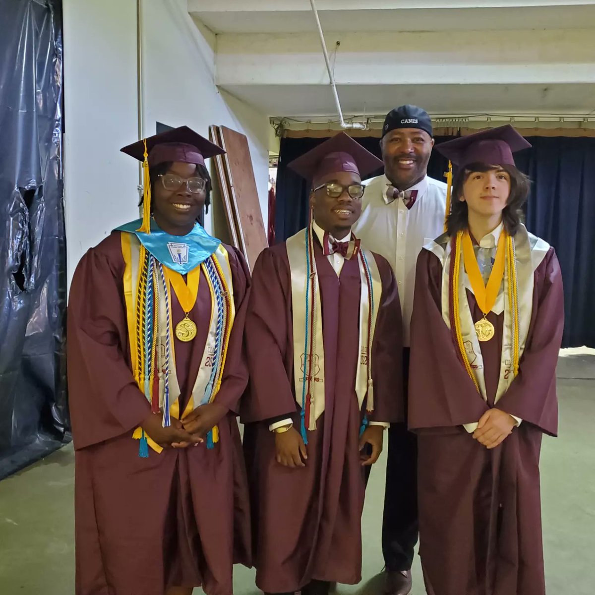 HeritageHS's tweet photo. Congratulations to the Class of 2022!  
#5800Family #canepride #OnAMission #nnpsproud #NNPSGrad https://t.co/GJCXgvs7qr