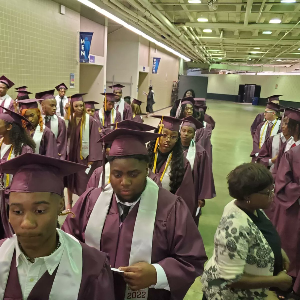 HeritageHS's tweet photo. Congratulations to the Class of 2022!  
#5800Family #canepride #OnAMission #nnpsproud #NNPSGrad https://t.co/GJCXgvs7qr
