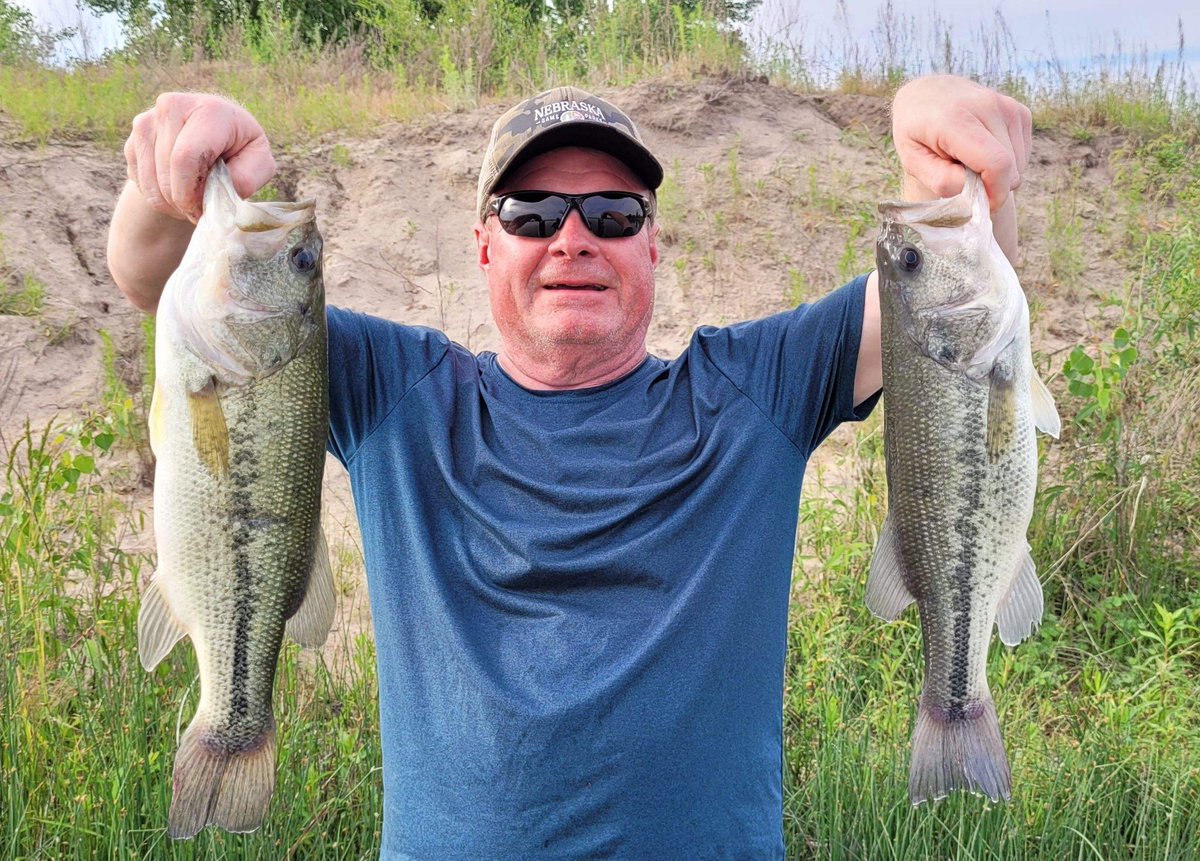 NEOutdoorGuy's tweet photo. Good post-spawn largemouth bass bite happening this second weekend of June in the western Douglas County, NE sandpit lakes I fish. #bassfishing #bass #Postspawnbass #NebraskaLargemouths https://t.co/Hs0DWN184N