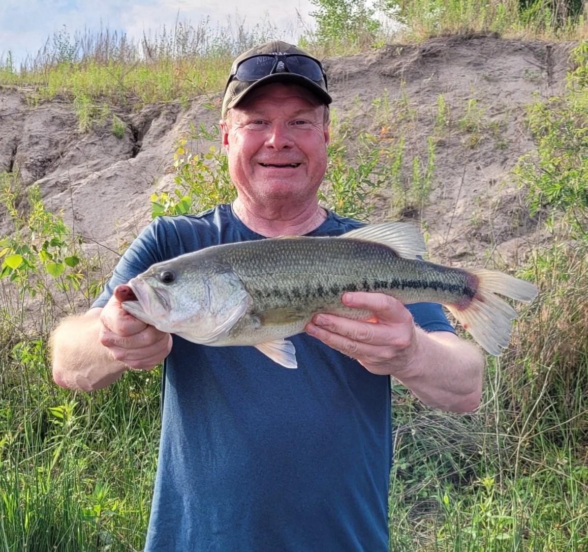 NEOutdoorGuy's tweet photo. Good post-spawn largemouth bass bite happening this second weekend of June in the western Douglas County, NE sandpit lakes I fish. #bassfishing #bass #Postspawnbass #NebraskaLargemouths https://t.co/Hs0DWN184N