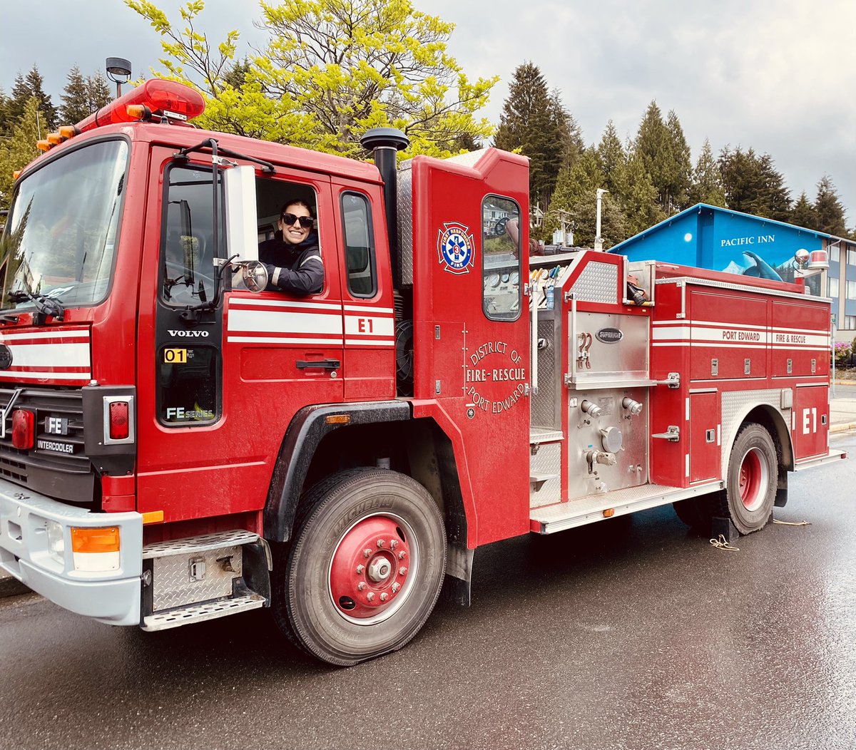 mikemcd79's tweet photo. #PEVFD happy to part of the #seafest2022 parade! https://t.co/vBbWwekHfR