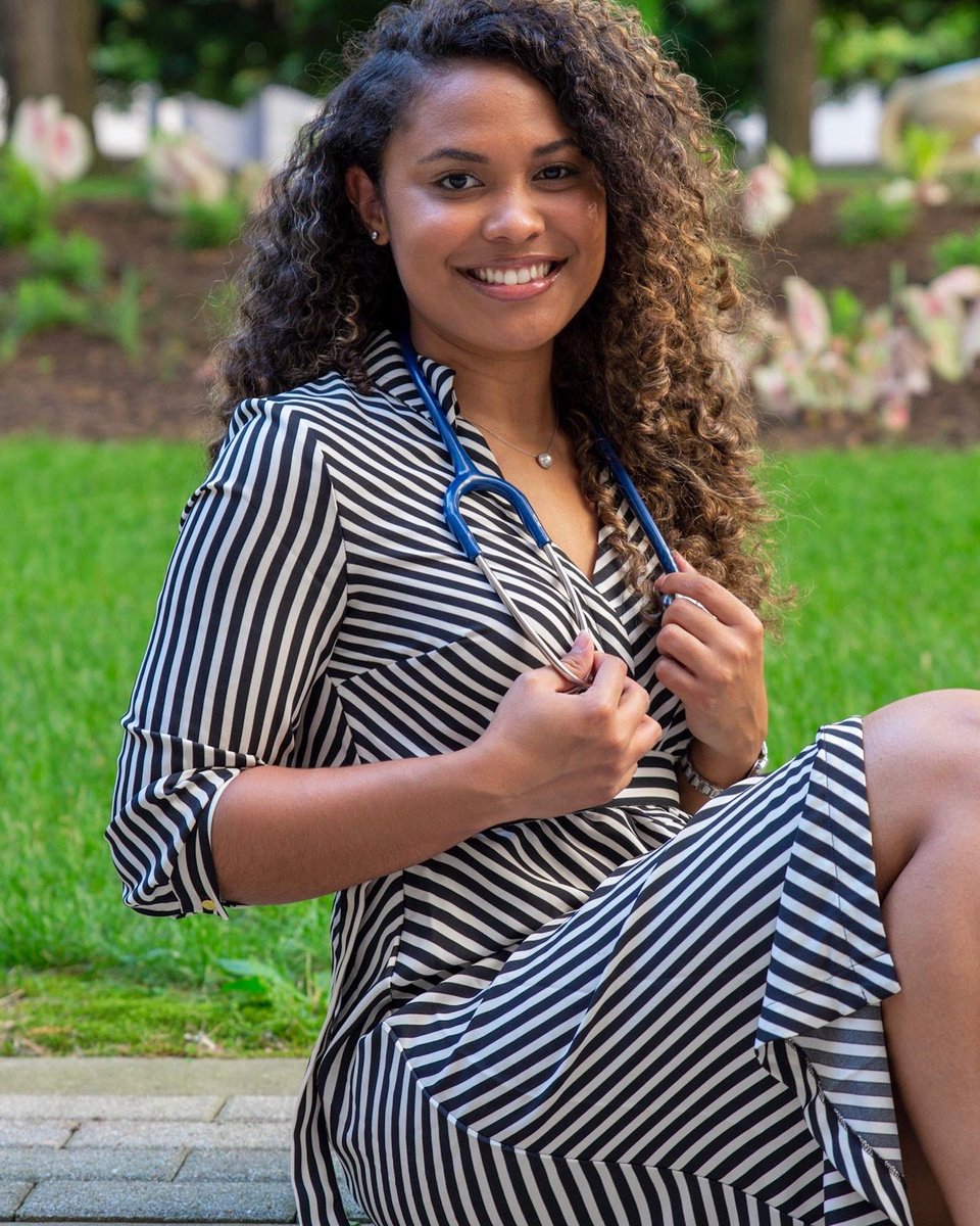 CoxMilann's tweet photo. Wow, I just completed my first-year of medical school! It has been the most transformative, exciting, and challenging year of my life. Up next, Boston, Massachusetts as a 2022 Psychiatry Research Summer Fellow at BIDMC-Harvard Hospital 🏥🩺 #MedTwitter #psychtwitter #BIDMC https://t.co/ZZYSy1Uf8Z