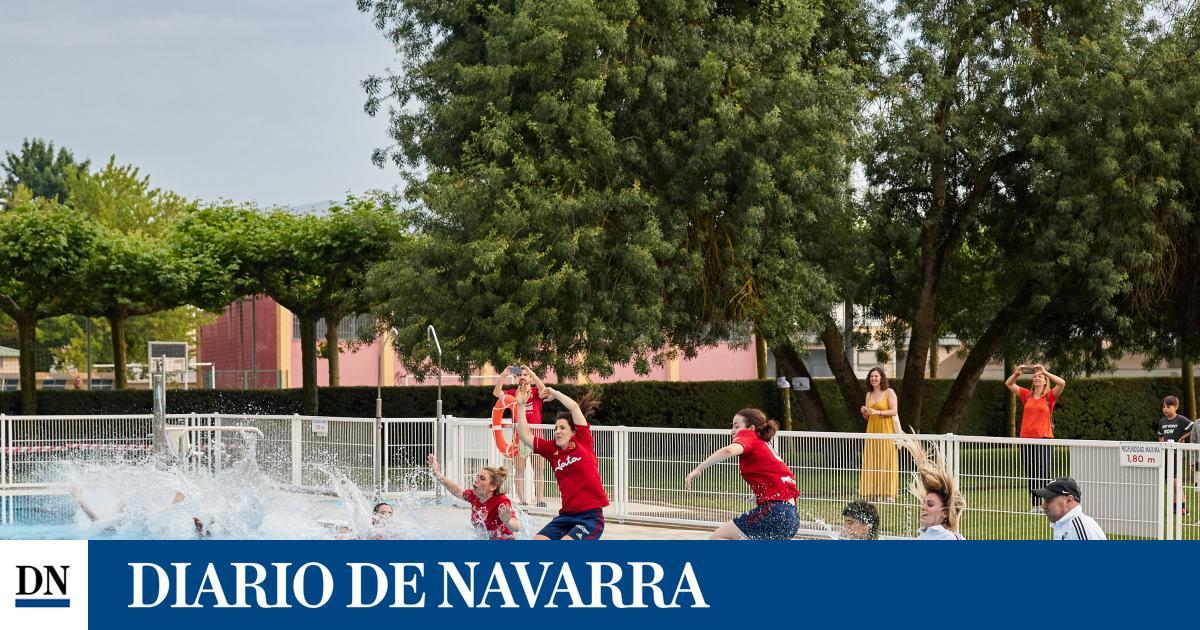 Osasuna Futsal consigue el ascenso y lo celebra tirándose a la piscina diariodenavarra.es/noticias/depor…