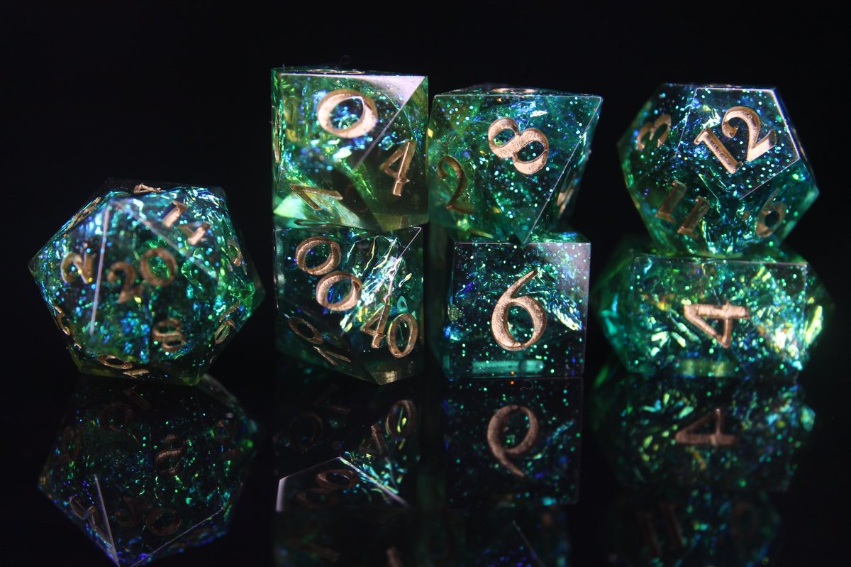 Northern Lights set 💚💙

#dnd #handmadedice #ttrpg #dicemaker #dungeonsanddragons