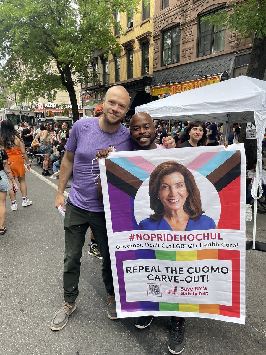 housingworks's tweet image. We’re at Brooklyn Pride with the Save NY Safety Net coalition telling folks that @GovKathyHochul needs to stop cuts that would hurt LGBTQIA+ healthcare! #Pride2022 #SaveOurSafetyNet