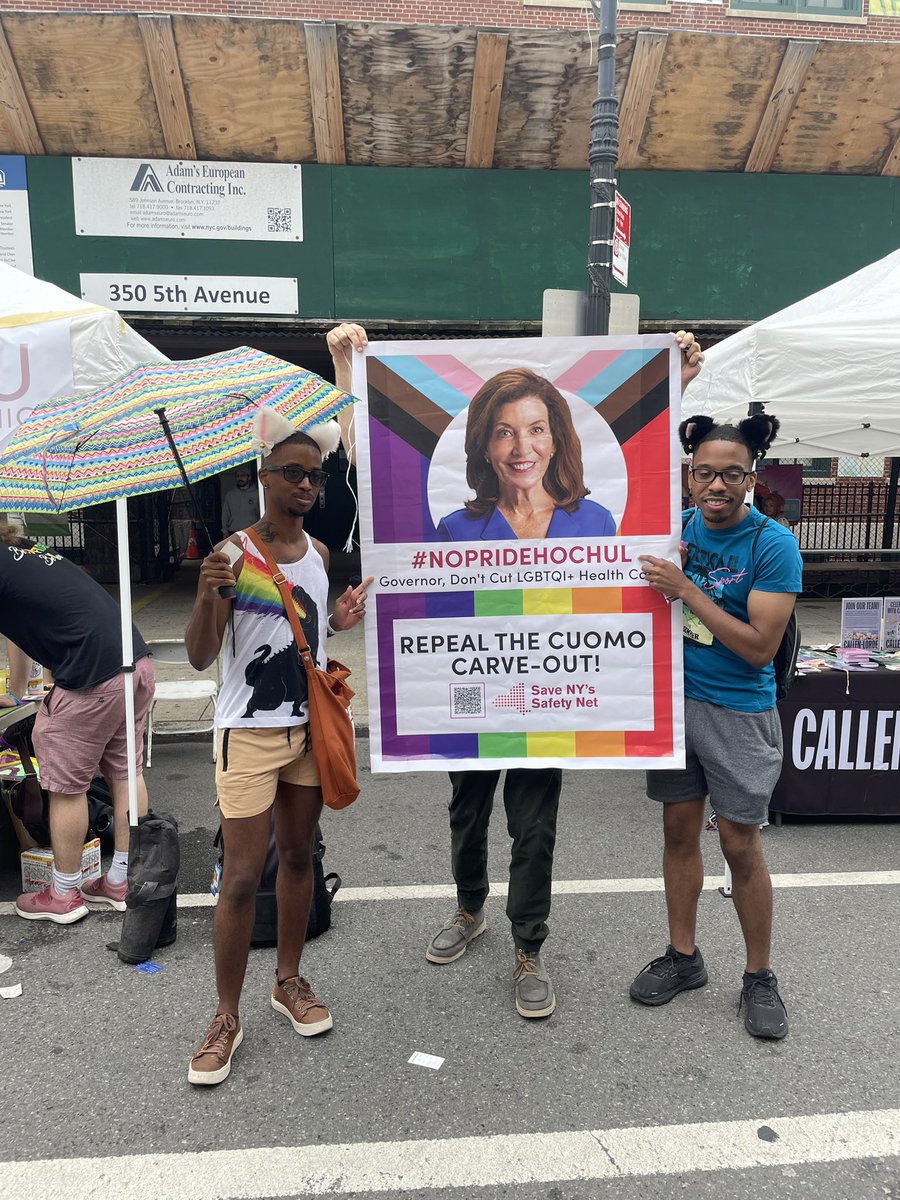 housingworks's tweet image. We’re at Brooklyn Pride with the Save NY Safety Net coalition telling folks that @GovKathyHochul needs to stop cuts that would hurt LGBTQIA+ healthcare! #Pride2022 #SaveOurSafetyNet