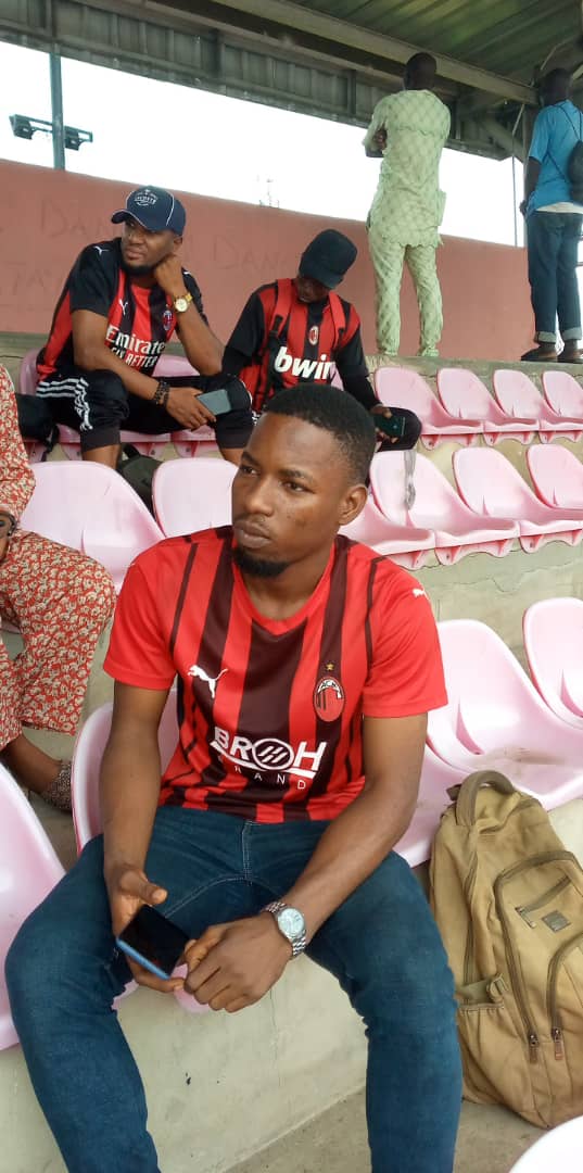 shigoubouncing's tweet photo. Caption 
@acmfcn
#impossibilityisnothing
#weareacmilan https://t.co/ZiM1sR69eX