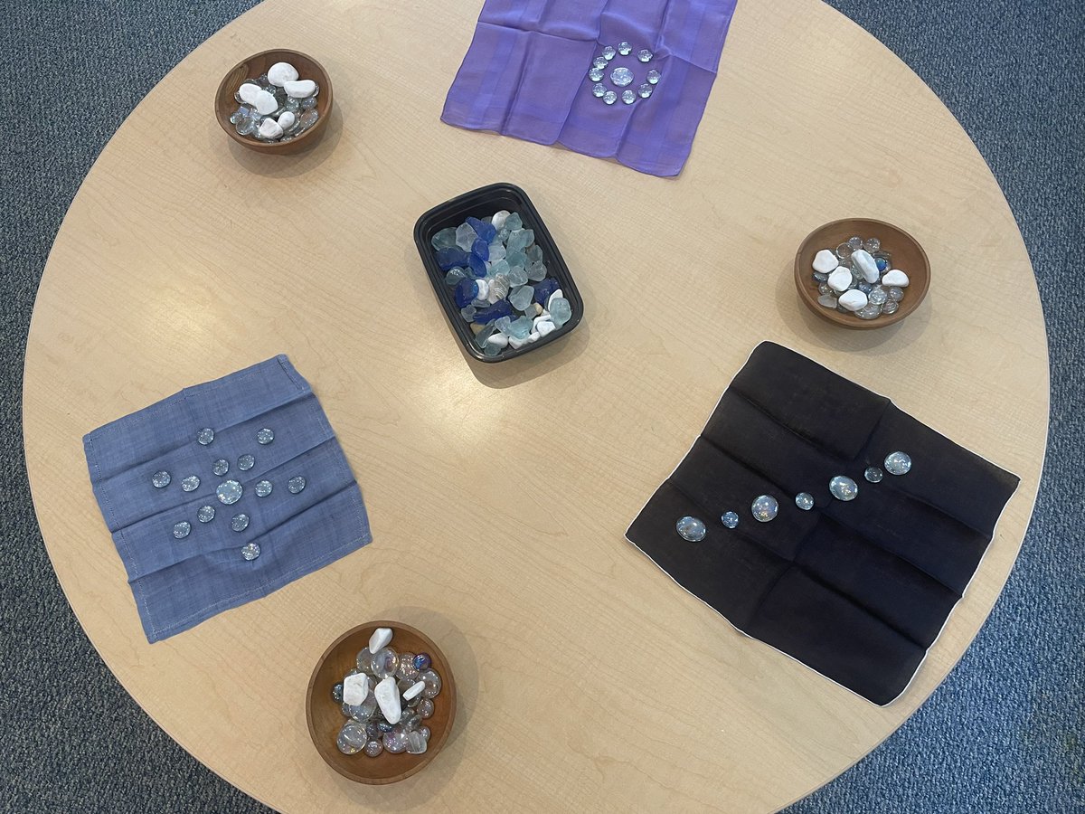 NHplaybased's tweet image. At today’s @WaypointNH event in Concord, families enjoyed milk and cookies, stories, arts and crafts, &amp;amp; free children’s books! Children also explored #looseparts (open-ended materials that can be used in a variety of ways). These materials promote #playbasedlearning and the #6Cs