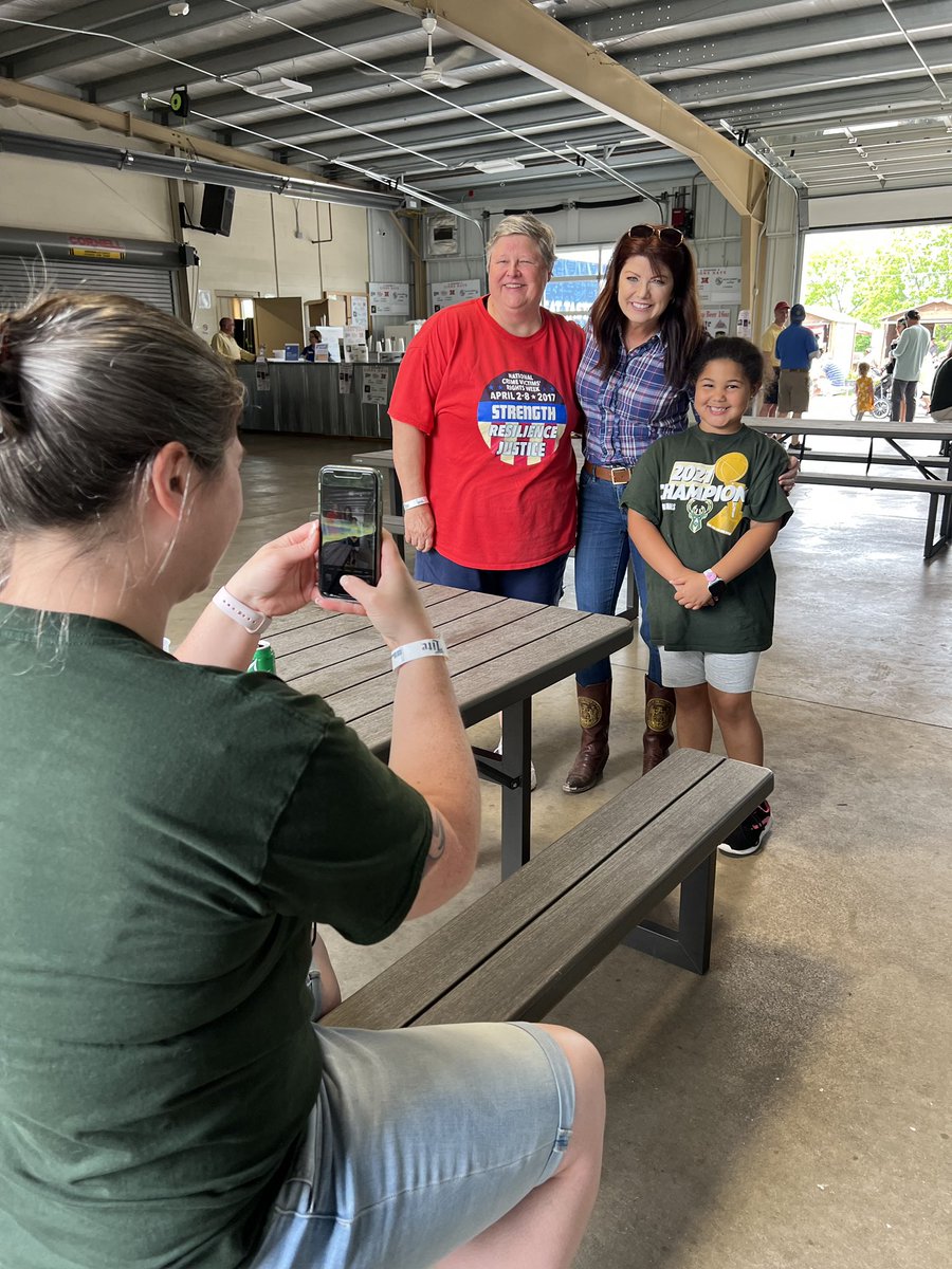 Rebecca Kleefisch tweet media