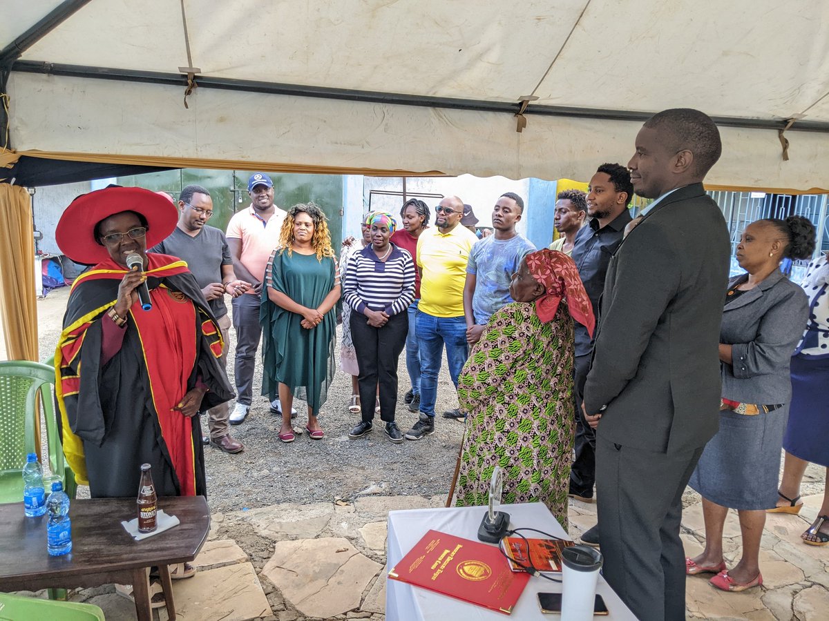 ManjahiNjoroge's tweet photo. Yesterday with the fam during my auntie's graduation into the PhD status🎓. My fam is the best and I draw a lot of inspiration from them! We're always determined, supportive of each other and the community! And we're always growing in wisdom and knowledge. ✨ https://t.co/7pxiqfFSeD