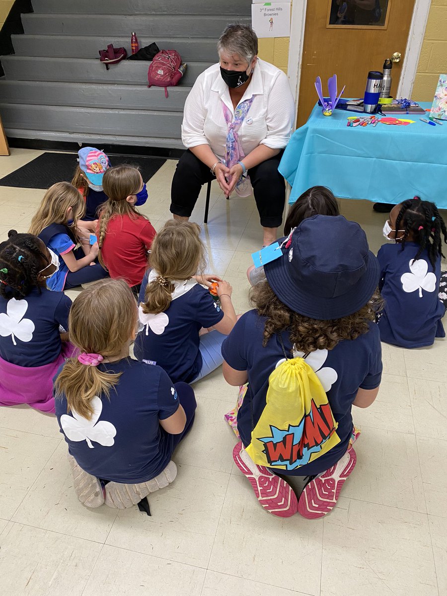 DSAGirlGuides's tweet photo. What a great afternoon at the @GGCNovaScotia Spark-Brownie event! Special thanks to @HalifaxPolice Constable Tanya Lambert, Engineers (and Guiders) Cathy Langille and Sarah Devereaux, and @beckykentHRM for talking about their careers to tell the kids “YES WE CAN!” https://t.co/Eq9RmtPzUs