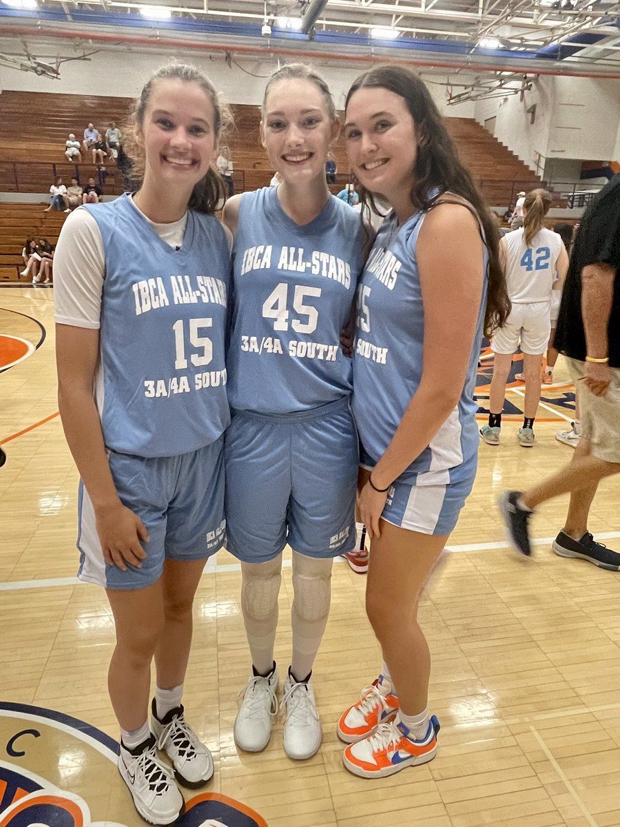 BooCurley's tweet photo. PROPS!!! @georgia_duncan3 @BrooklynM24 @_katiekrupa @PetersonElynn @sophie_bedell @caitlynthole @LuneElla #boocampfamily https://t.co/XQAA2lr4rH