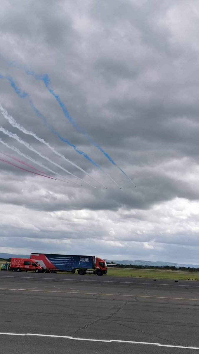 Superb day at #TeessideAirshow and thank you to the <a href="/rafredarrows/">Red Arrows</a> for putting on a excellent display #RedArrows