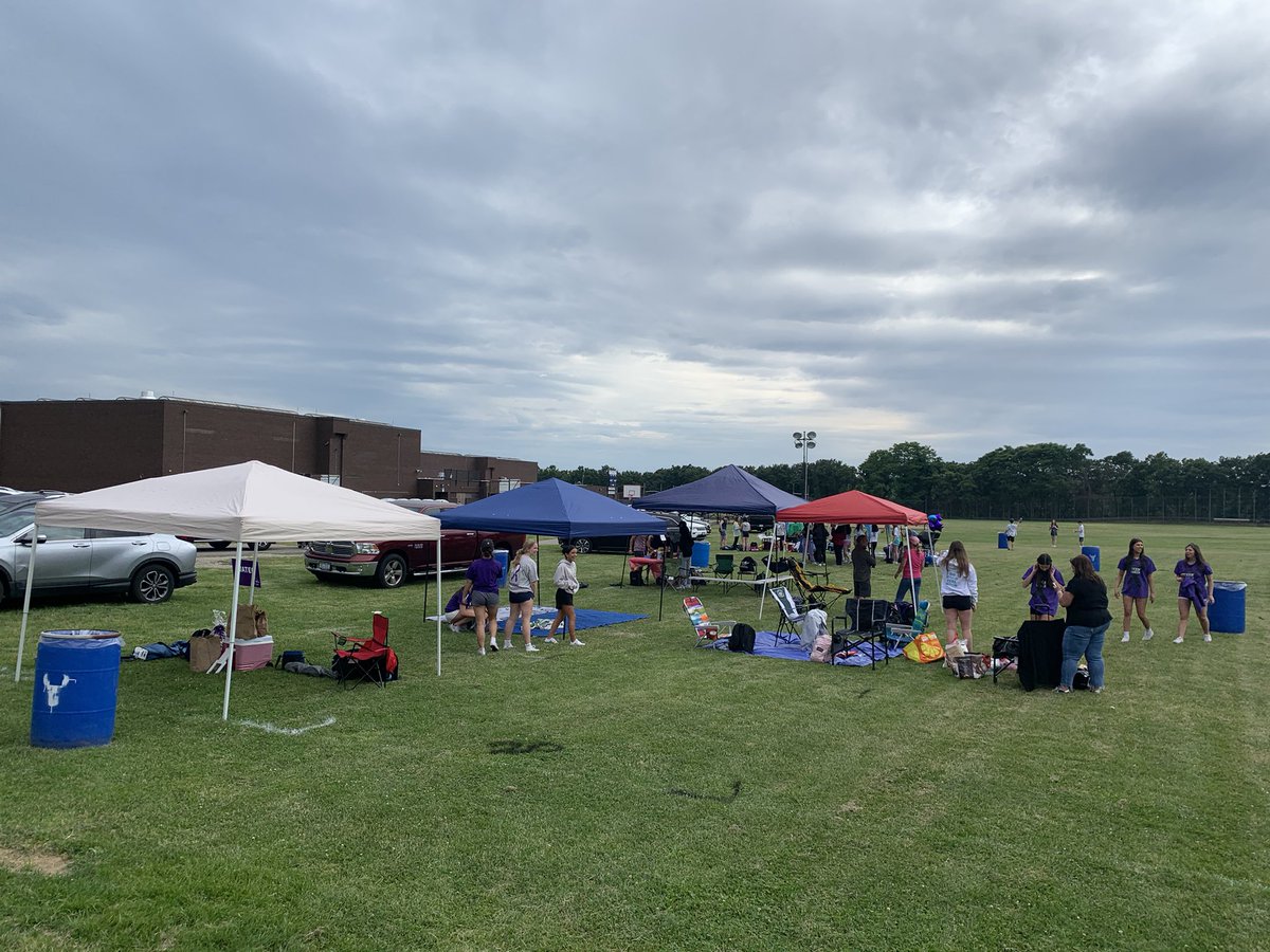 SCSD_HSW's tweet photo. RELAY FOR LIFE #scsd_hsw Preparing for tonight’s event. So proud of all of our teams. #relayforlife https://t.co/bkc1m4aznH