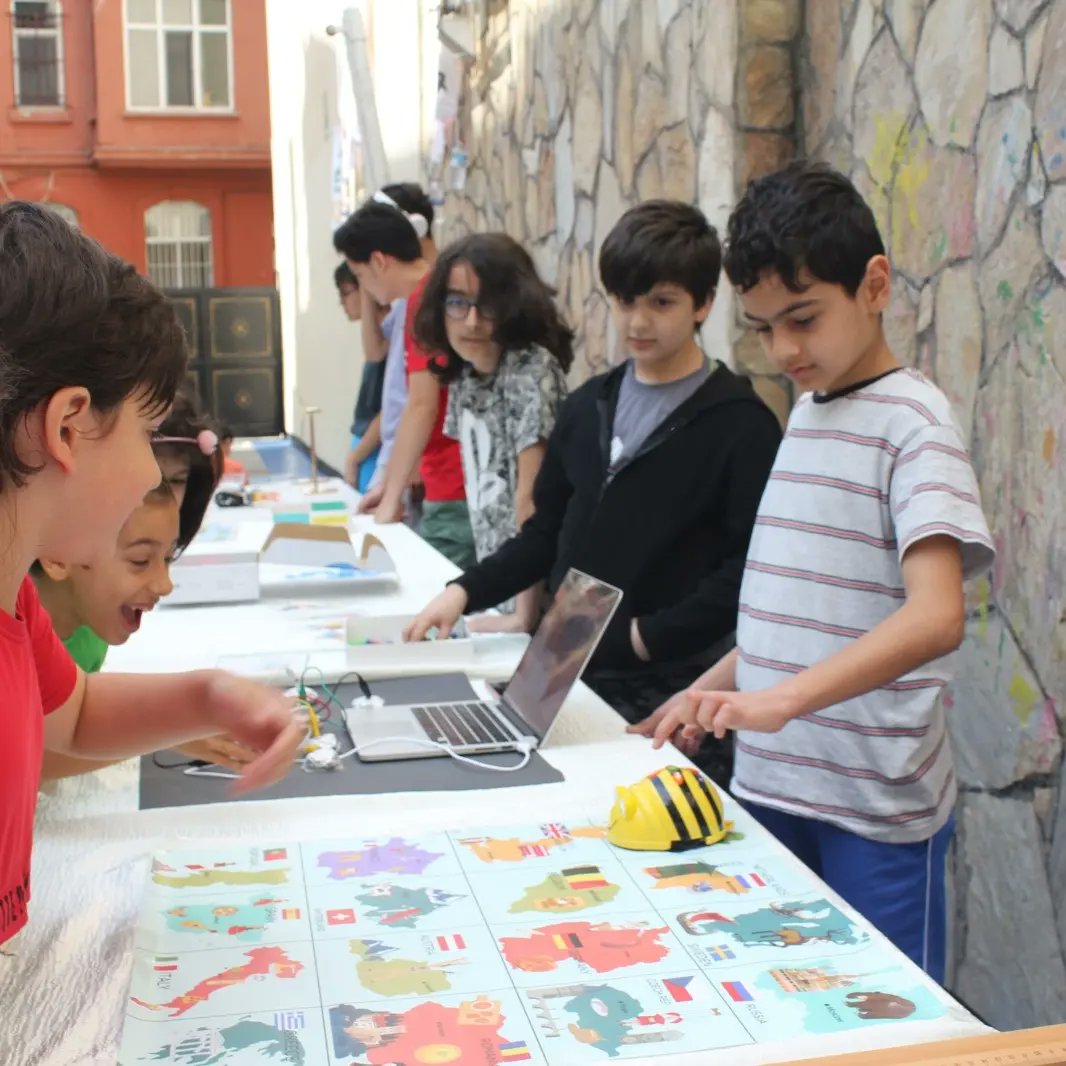 tarhankoleji's tweet image. 2022 BİLİM VE KÜLTÜR ŞENLİĞİ

Okulumuzda her yıl düzenlenen ve yıl boyunca hazırlanan projelerin sergilendiği Bilim ve Kültür Şenliği büyük bir heyecanla tamamlandı.

#tarhankoleji #tarhandabugün #eğitimlegeçen63yıl #bilimşenliği