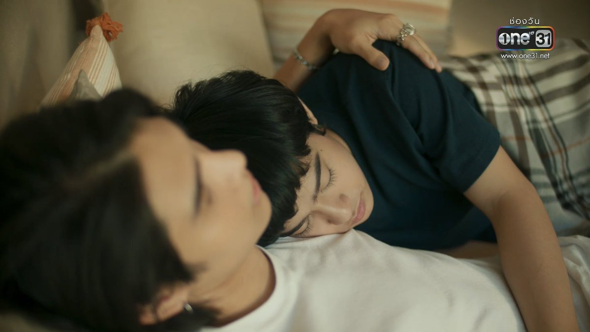 dearj3b's tweet photo. OMFG they are so cuteee🥹Cuddling in bed
#KinnPorscheEP10 
#KinnPorscheTheseries
#KimPorchay https://t.co/gT0vNx31m3