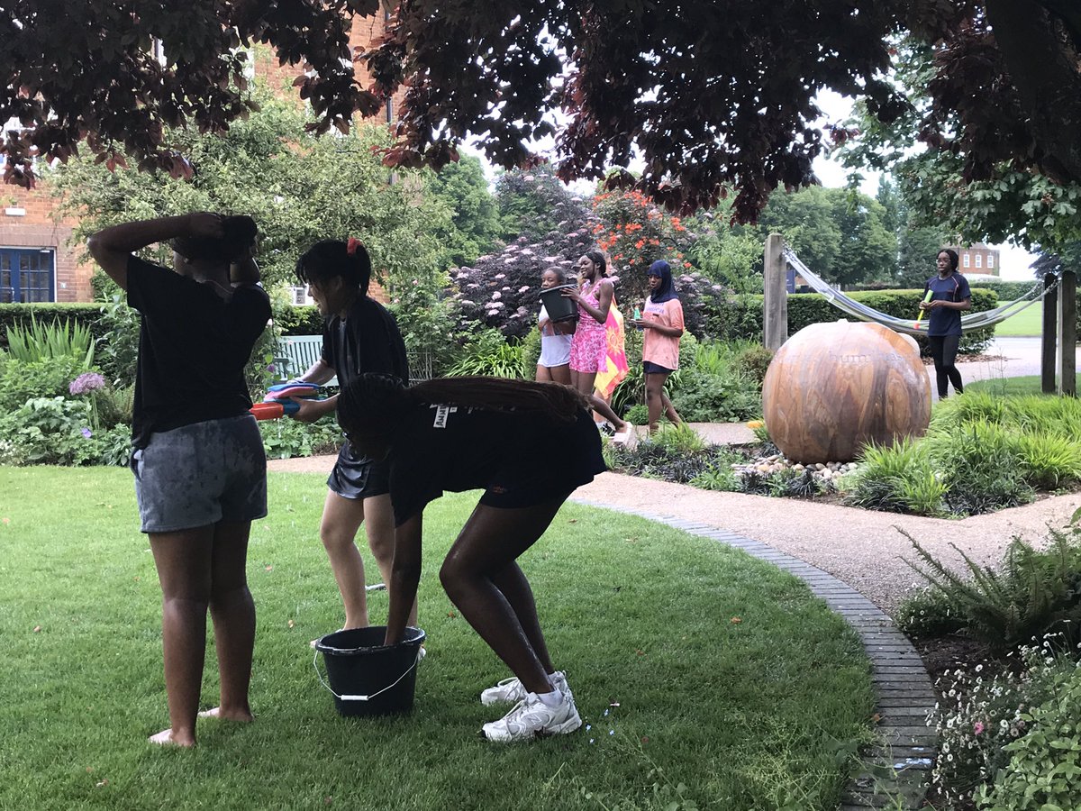 The boarders are soaked through and we’re not quite sure who’s winning… #StSwithunsBoarding #StSwithunsFun