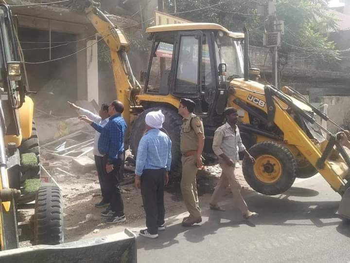 kumar_abhiyant's tweet image. हर शुक्रवार अब यदि 
पत्थर डे हो रहा है
तो अब शनिवार को &quot;बुलडोजर- डे&quot; घोषित कर देना चाहिए🙏🏻🚩