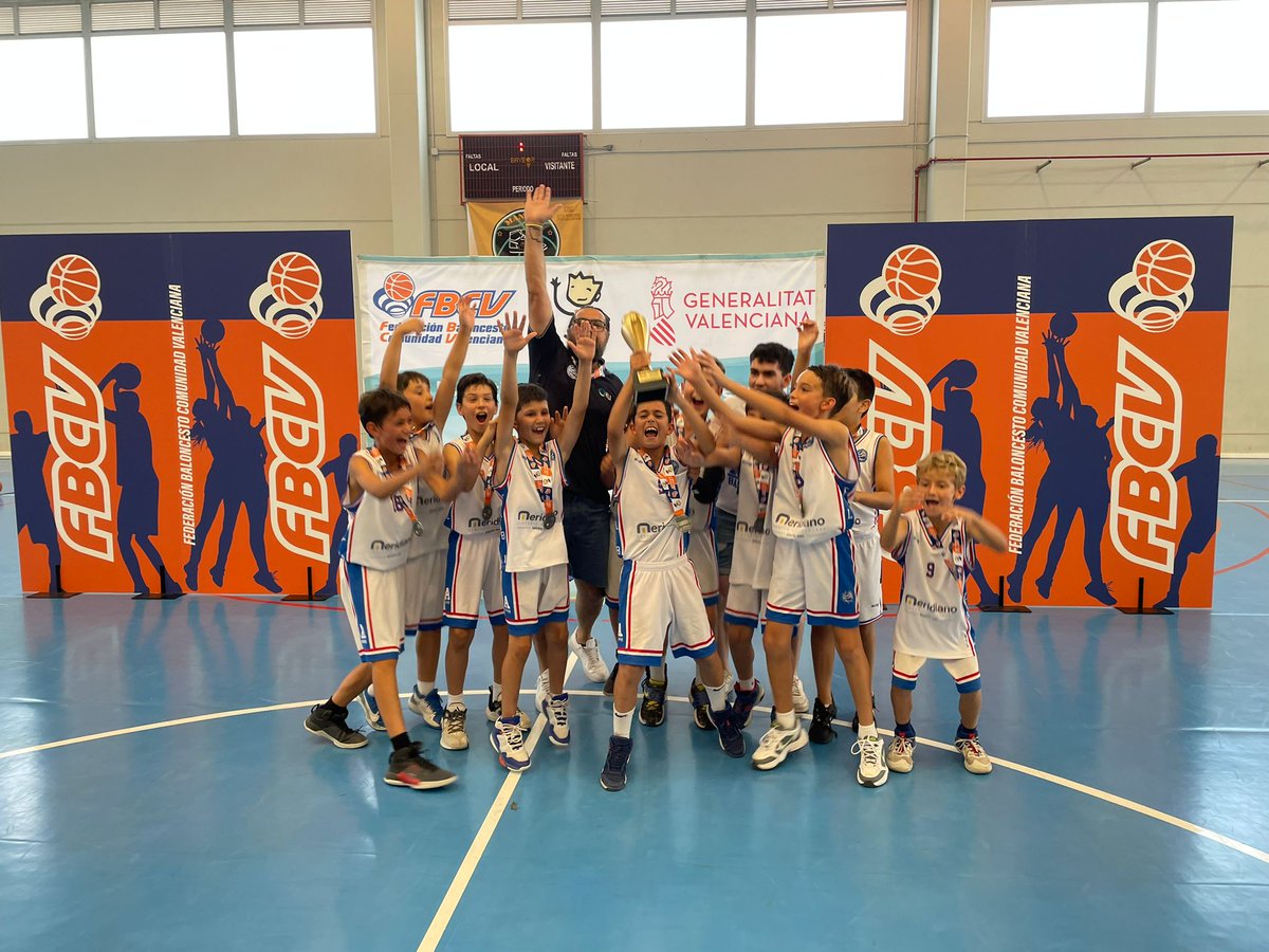 FundLucentum's tweet photo. #BaseFLBA | Victoria del @SMeridiano FLBA Benjamín A por 43 a 42 y se proclaman 𝘾𝙖𝙢𝙥𝙚𝙤𝙣𝙚𝙨 en categoría preferente

¡Enhorabuena! ¡Muy orgullosos! 💙💙

#SomosLucentum https://t.co/r4jB9EghcU