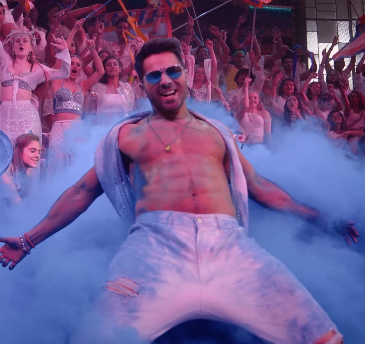 sib_sibby's tweet photo. Varun Dhawan - a gift that keeps on giving 👅 https://t.co/tFIeS68AaV