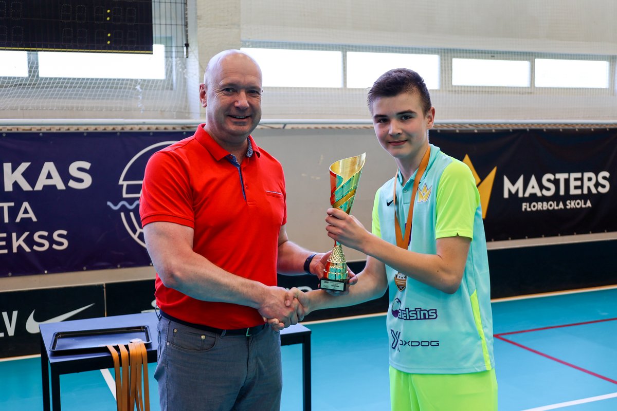 LFS_floorball's tweet image. 🏆🥇 Latvijas čempionu titulu ZU13 grupā izcīnīja "FS Masters/Ulbroka Black", kas finālā uzvarēja "Irlava" (9:2) #florbols #floorball